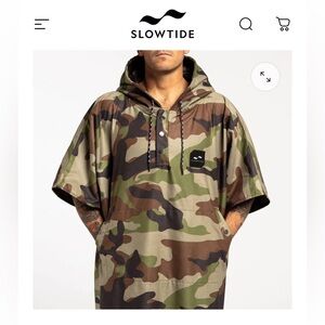 SlowTide regime quick dry camo changing poncho hoodie. Size L-XL. Worn once.